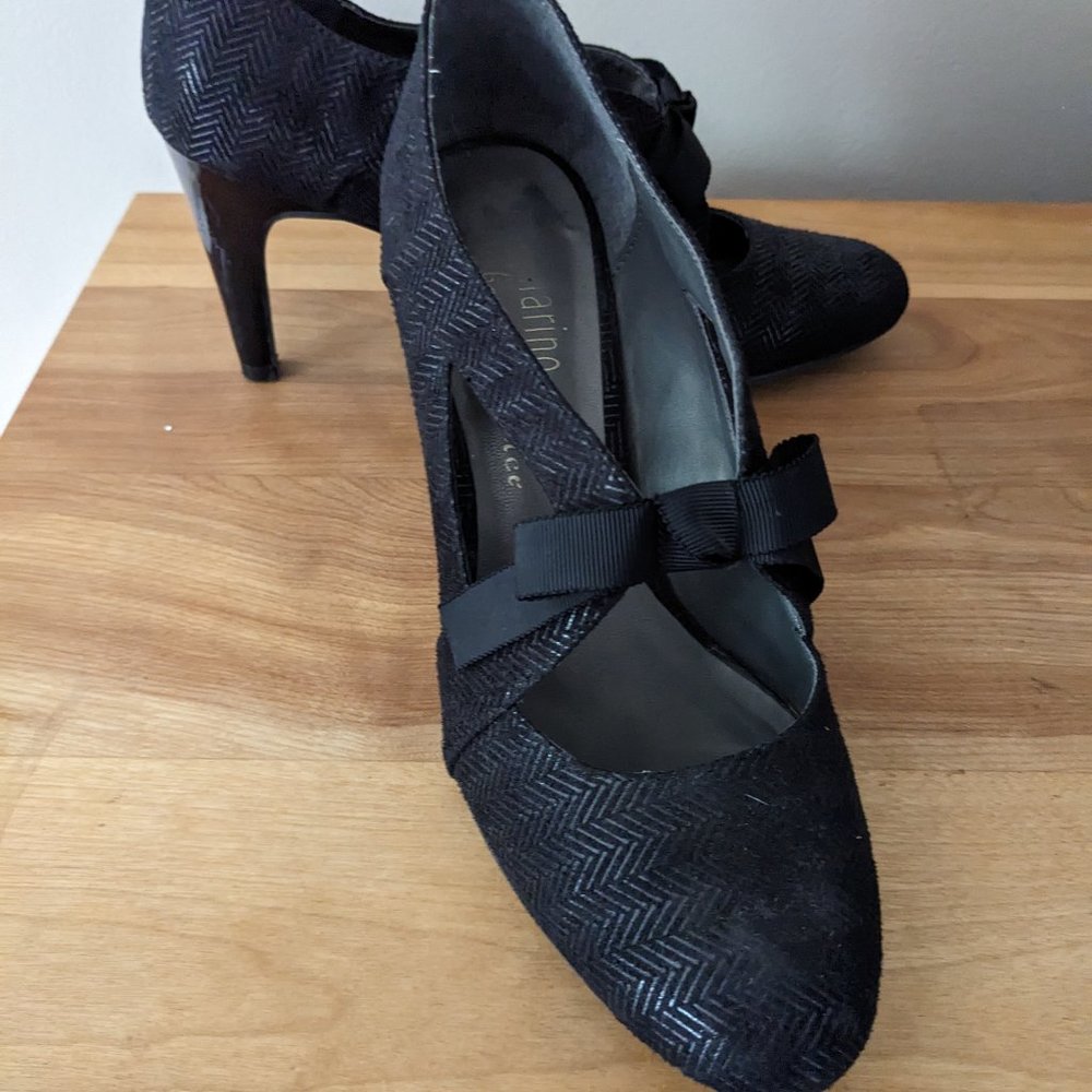 Black bow heels